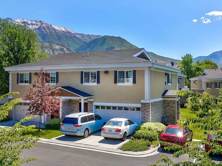 Beautiful and Large Townhomes