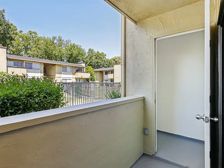 The Foothills Apartments — Photo 9