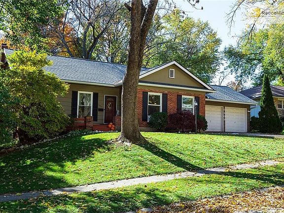2nd image of 8409 W 90th St