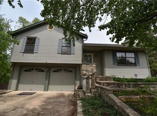 804 SW Daney Dr, Lees Summit, MO 64081
