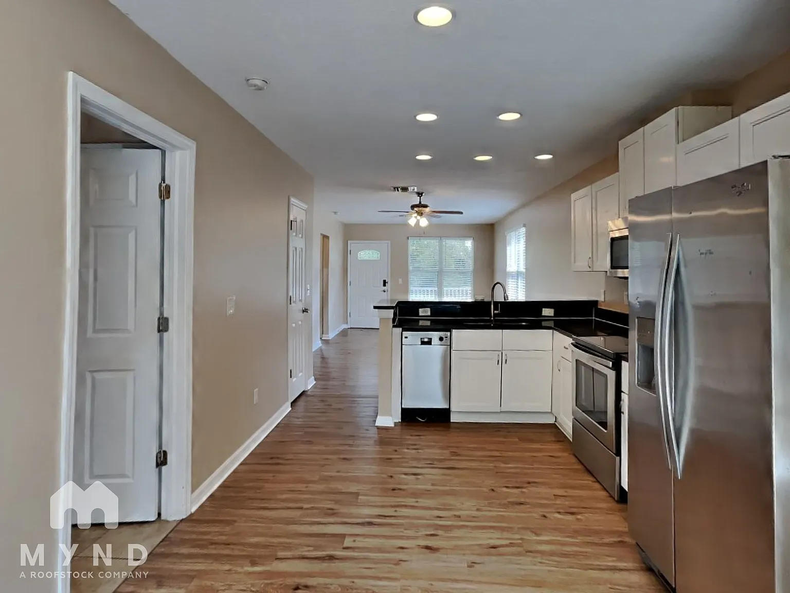 3 bed, 2.0 bath, 1224 sqft, $1,949 — Photo 2