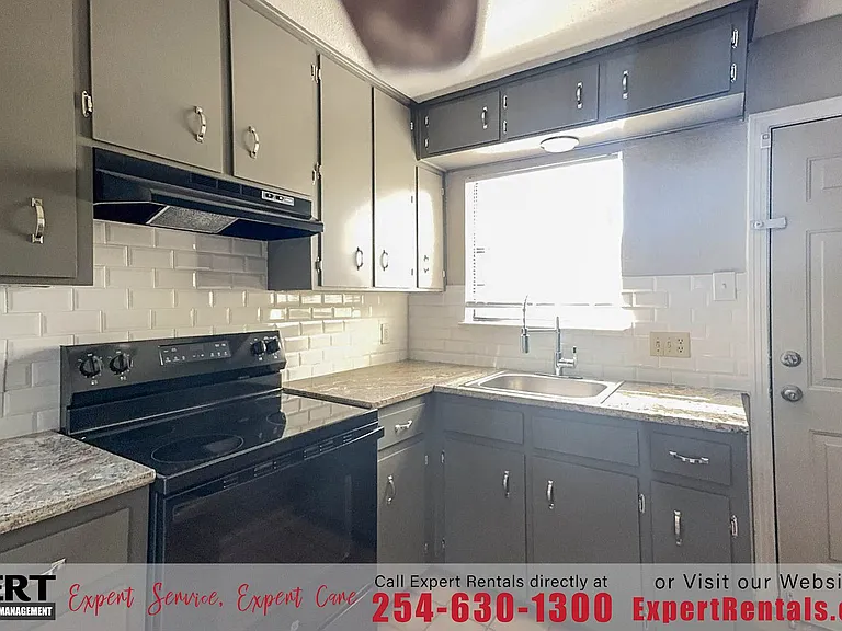 909 Wells St — Photo 11