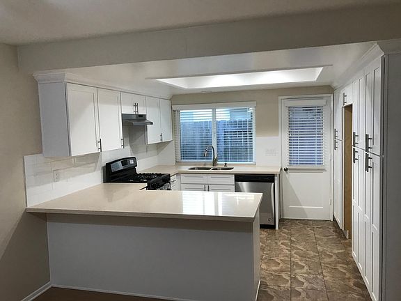 3rd image of 3614 S Marine St