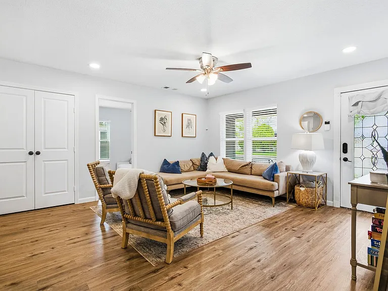 2712 Frazier Ave — Photo 5