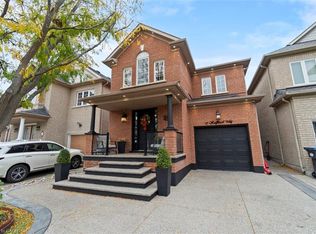 11 Redfinch Way, Brampton, ON L7A2B2