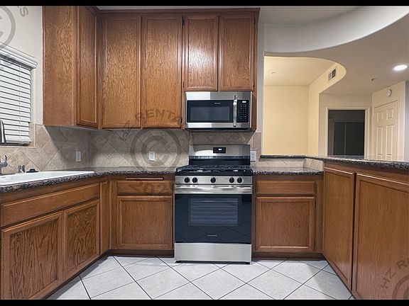 4th image of 12140 Moorpark St APT 103