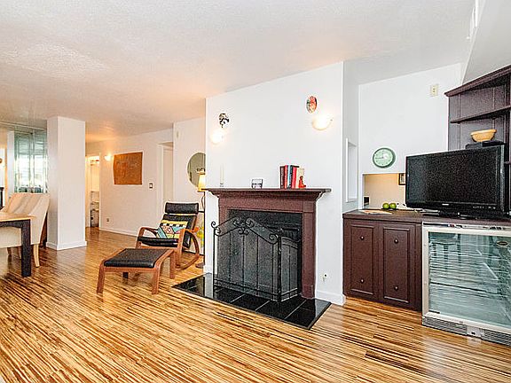 4th image of 1738 Chicago Ave APT 901