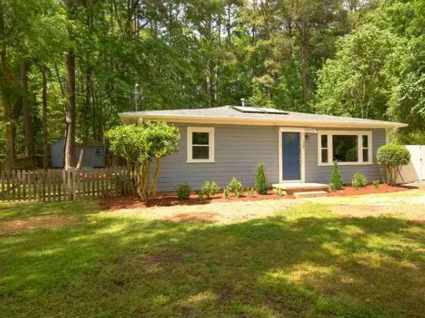 220 Barclay Rd, Chapel Hill, NC 27516