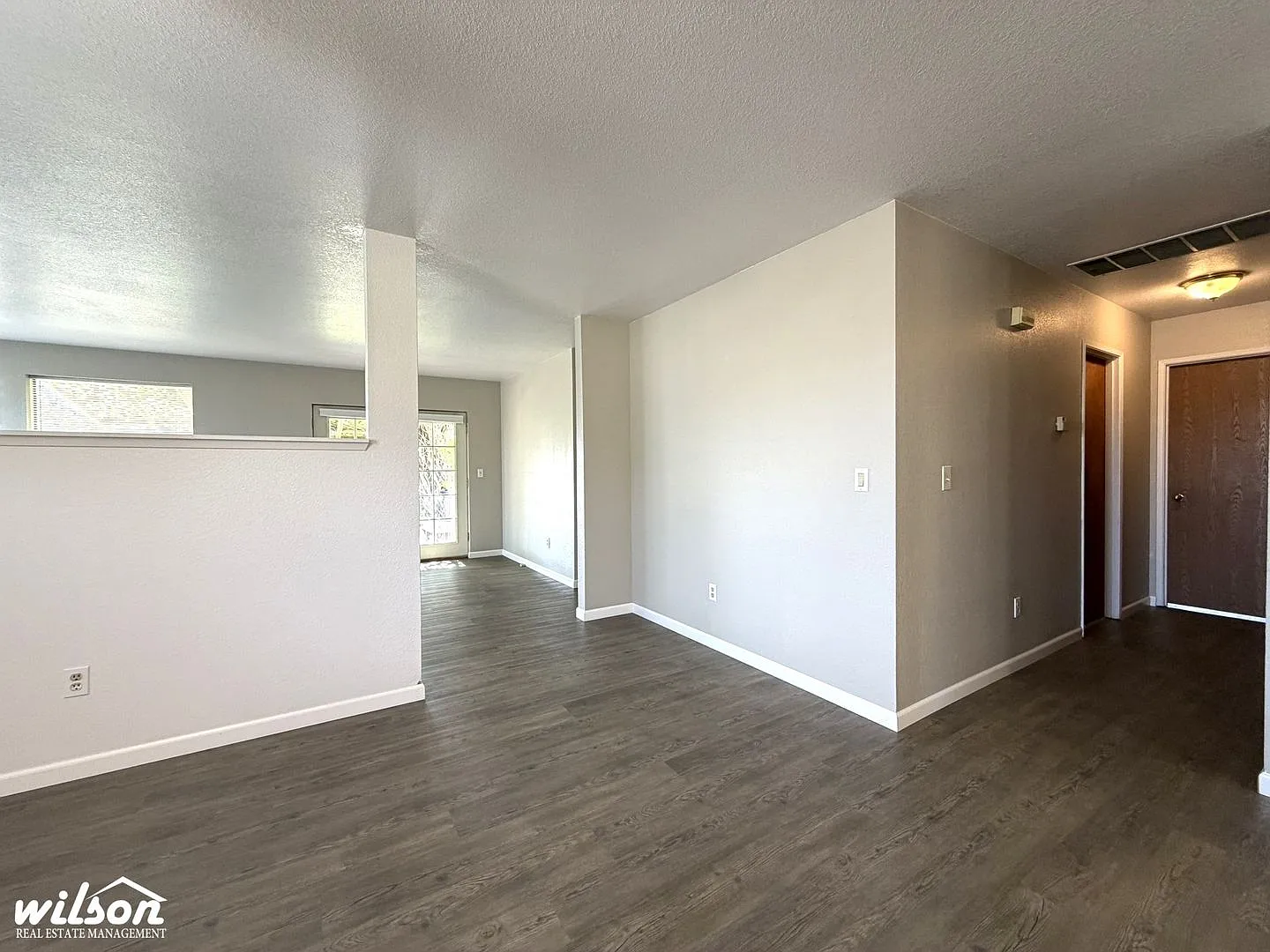 Hilltop 3-Bedroom Home with Scenic Orchard Views — Photo 4