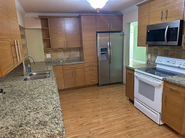 732 SE 11th Ave — Photo 4