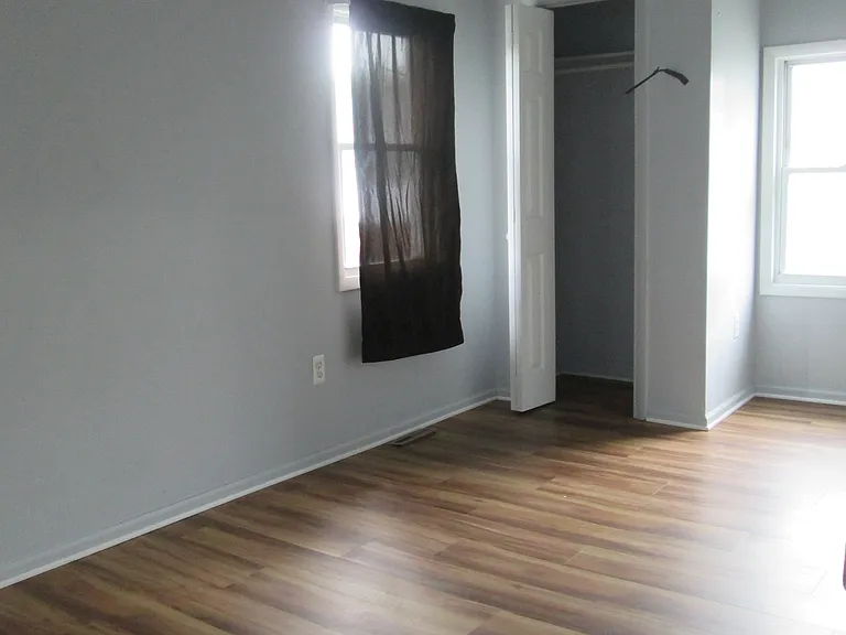 1208 Locust St — Photo 8