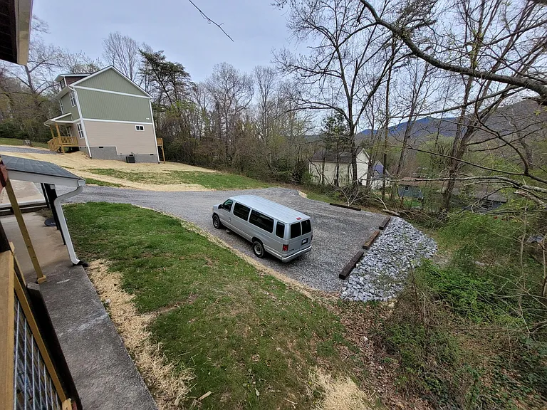 110 Pine Hill Dr #B — Photo 14