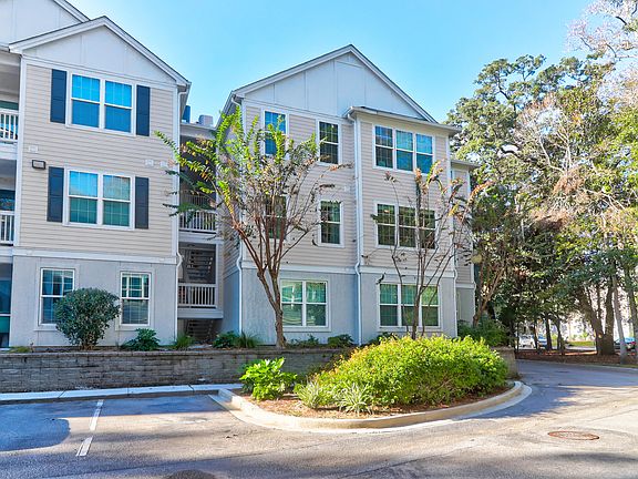 2nd image of 60 Fenwick Hall Aly