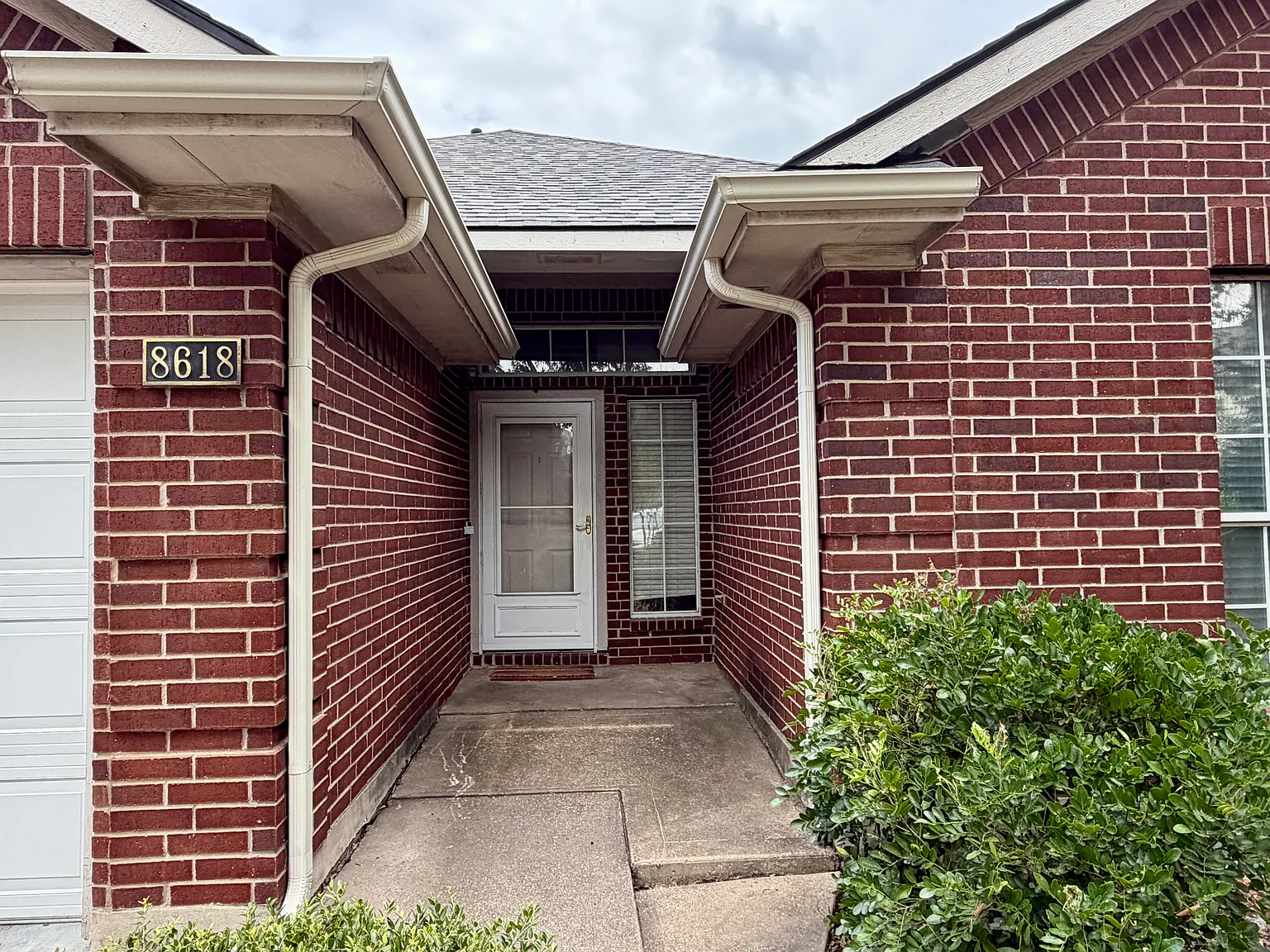 3 bed, 1872 sqft, $2,300 — Photo 3