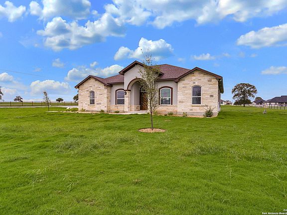 3rd image of 129 Estates Dr