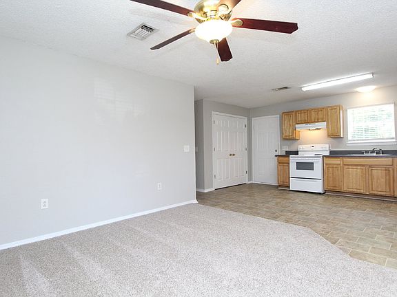 3rd image of 1190 Capitol Blvd