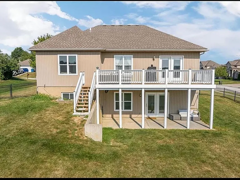 1239 Hetlage Way — Photo 3