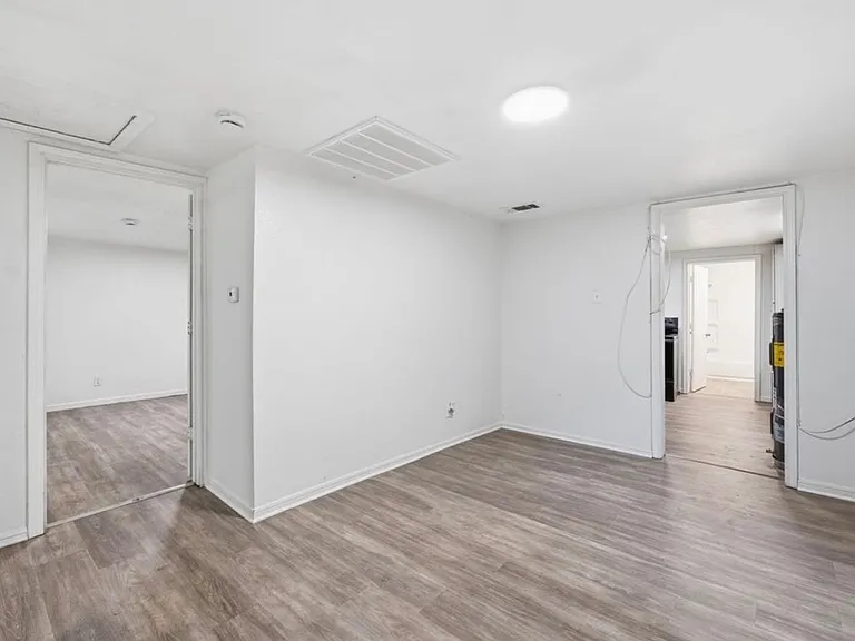 1827 Wood Ave — Photo 9