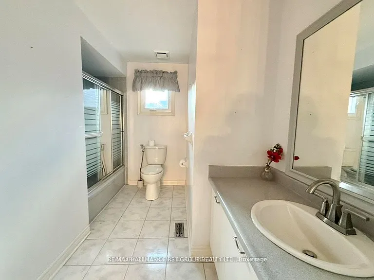 492 Palmtree Cres — Photo 15