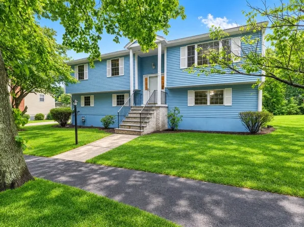 27 Mooney Rd, Salem, MA 01970