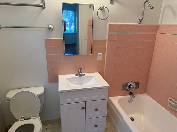3rd image of 2403 De La Vina St #1