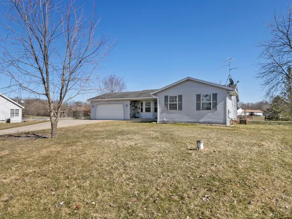 1481 Fairview Dr, Hastings, MI 49058