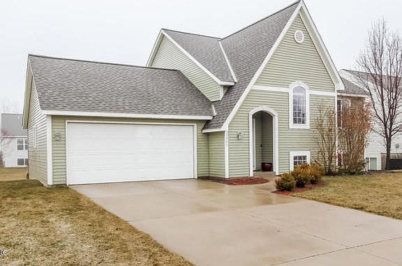 2nd image of 3965 Spruce Ln