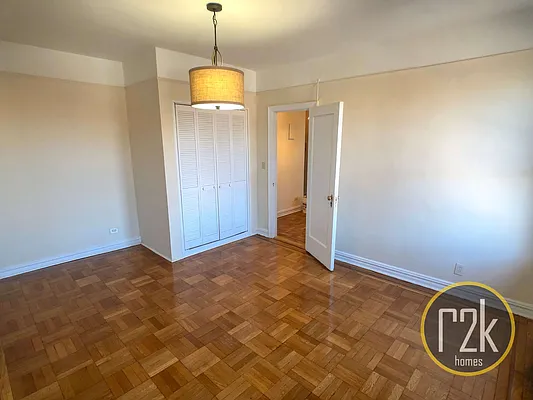 Rented by Realty 2000 Corp | media 9