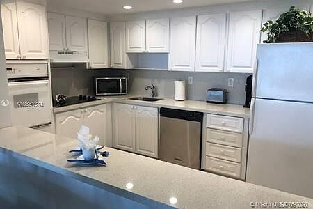 4th image of 19370 Collins Ave APT 506