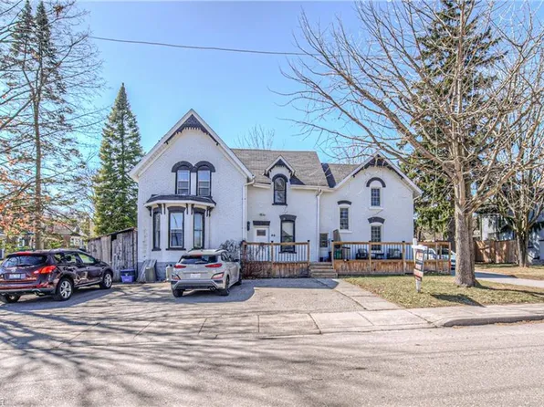 40 John St, Cambridge, ON N1S 2V4