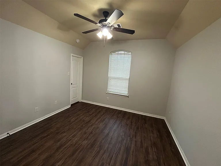 7936 Lake Commons Dr — Photo 27