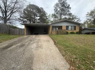203 Sioux St, Vicksburg, MS 39180