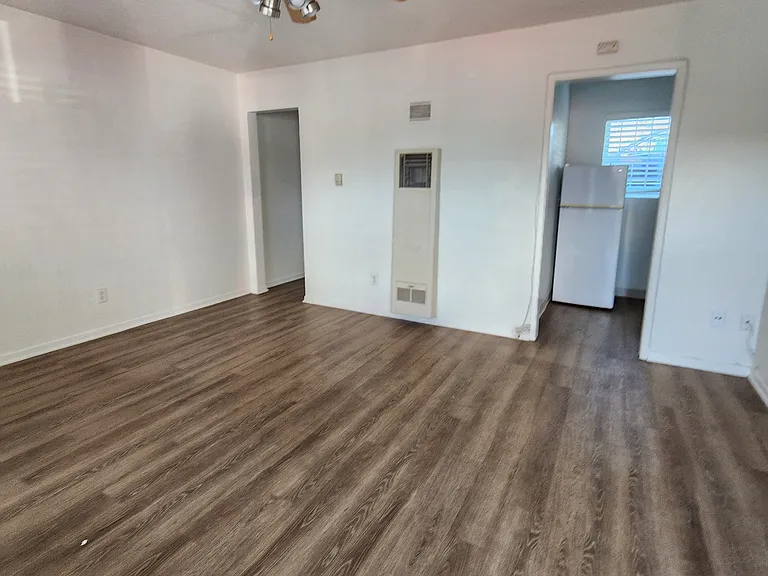5050 Cass Street — Photo 22