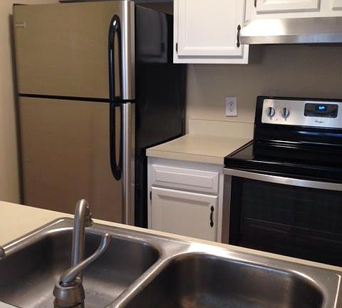 Kitchen w/new appliances