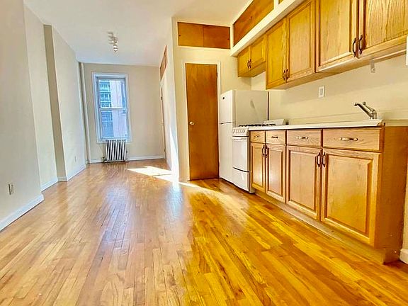 5th image of 440 E 75th St #15S