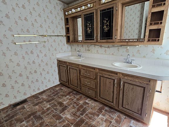 3rd image of 195 Tanbark Ln