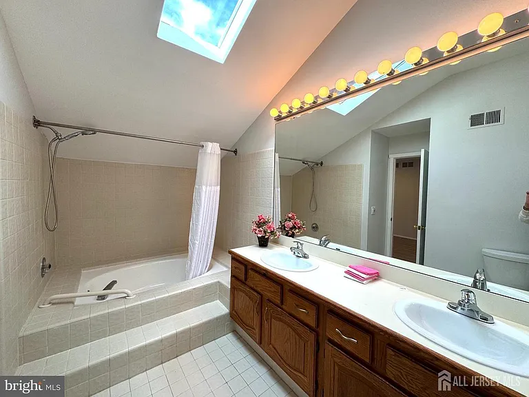 104 Sayre Dr — Photo 29