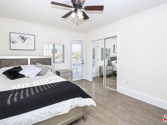 3rd image of 4572 Rosewood Ave