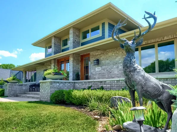 715 Golfview Dr, Douglas, MI 49406