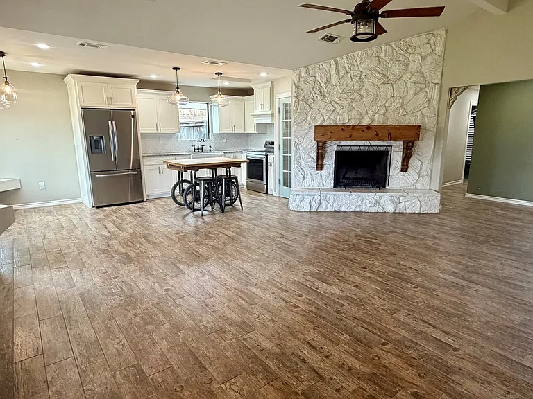 8814 Holiday Dr — Photo 3