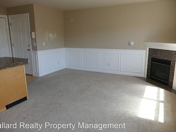 5th image of 2427 NW 59th St Unit 202