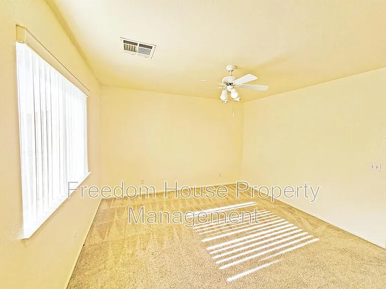 1850 Pershing Ave — Photo 15