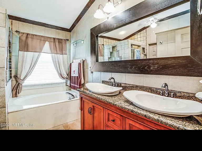 1519 Wayward Wind Ln — Photo 11