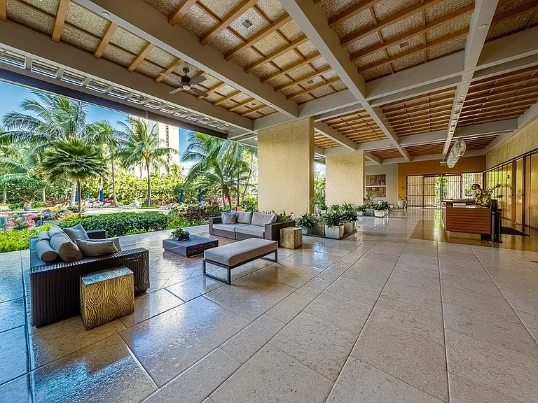 Ala Wai Blvd — Photo 24
