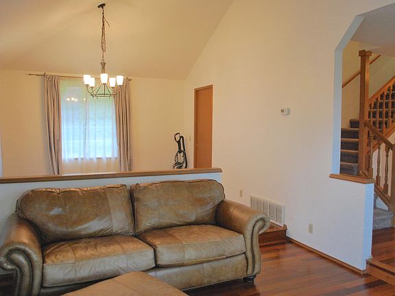 5th image of 20204 37th Ave W