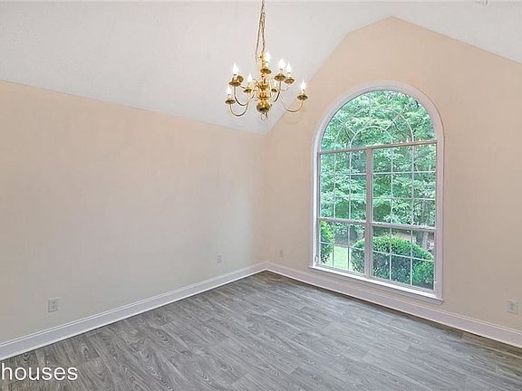 5th image of 40 Ashley Ct