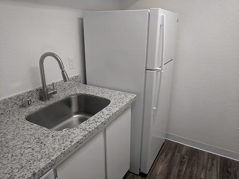 Garfield Court Apartments — Photo 7