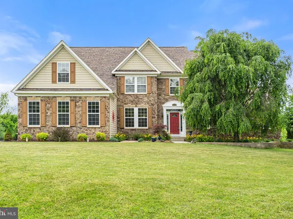 193 Declaration Dr, Charles Town, WV 25414
