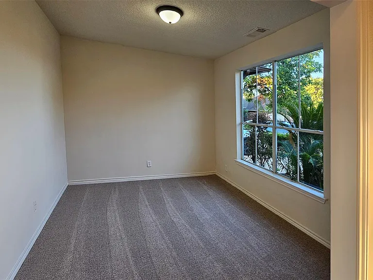 2202 Cherry Hill Ct — Photo 11