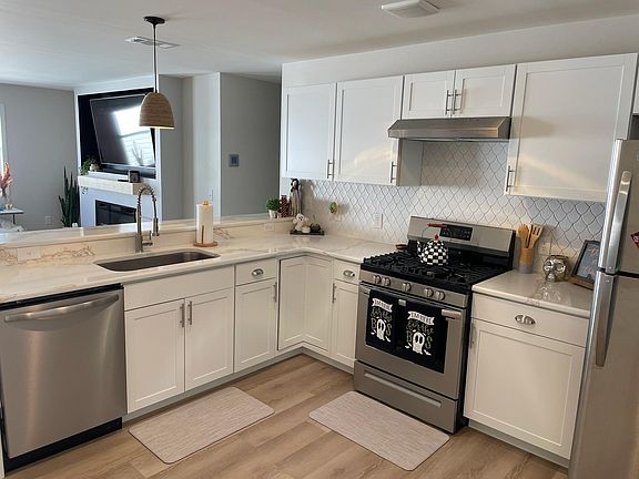2nd image of 1115 Carvello Dr